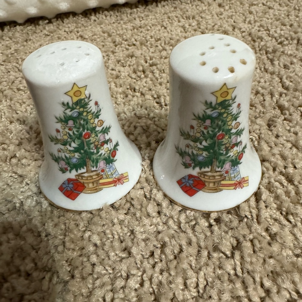 Vintage Lefton Porcelain Christmas Salt and Pepper Shakers made in Japan